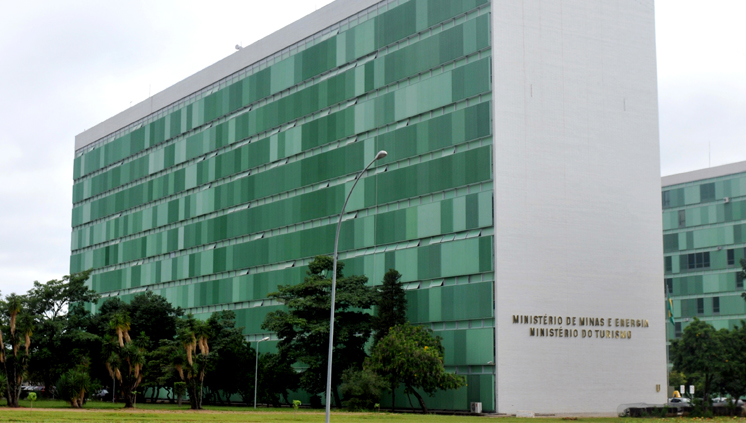 Governo estuda taxa progressiva sobre lavras paradas no país